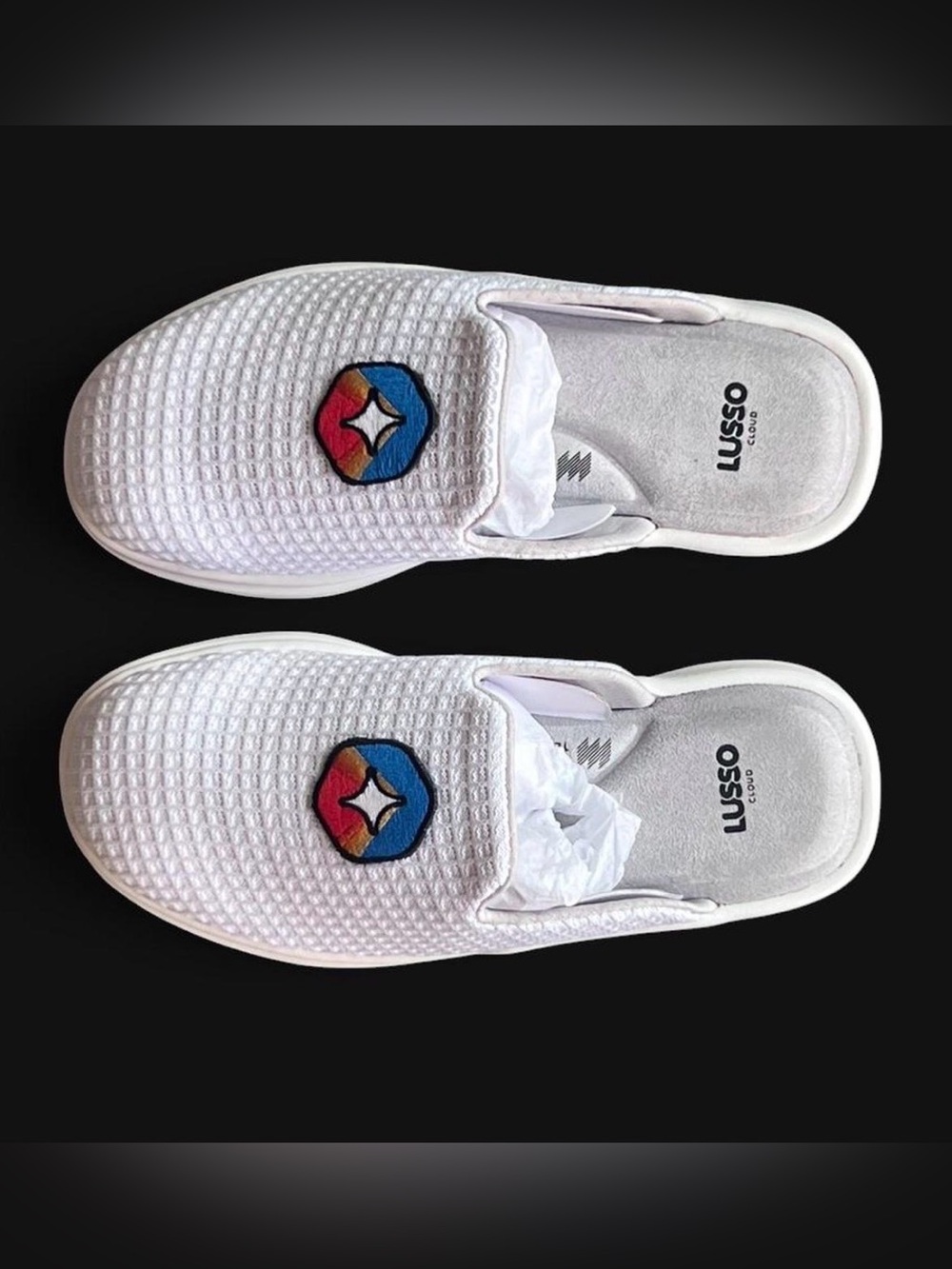 NWT Lusso Cloud Pelli White Waffle/Lily Slippers size 8 women’s 6 men’s